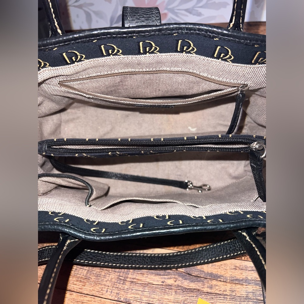 Dooney & Bourke Black and Gold Luxury Purse GUC - Picture 9 of 12